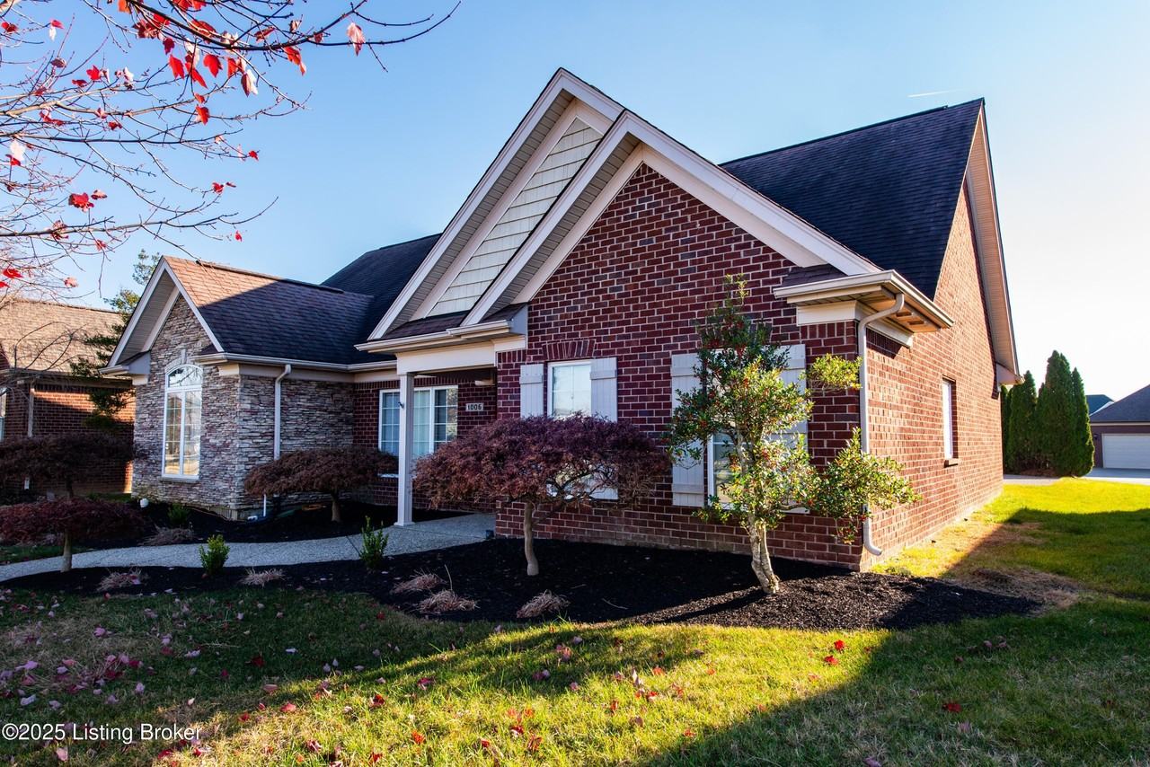 1006 Champions Circle - Photo 2 of 43