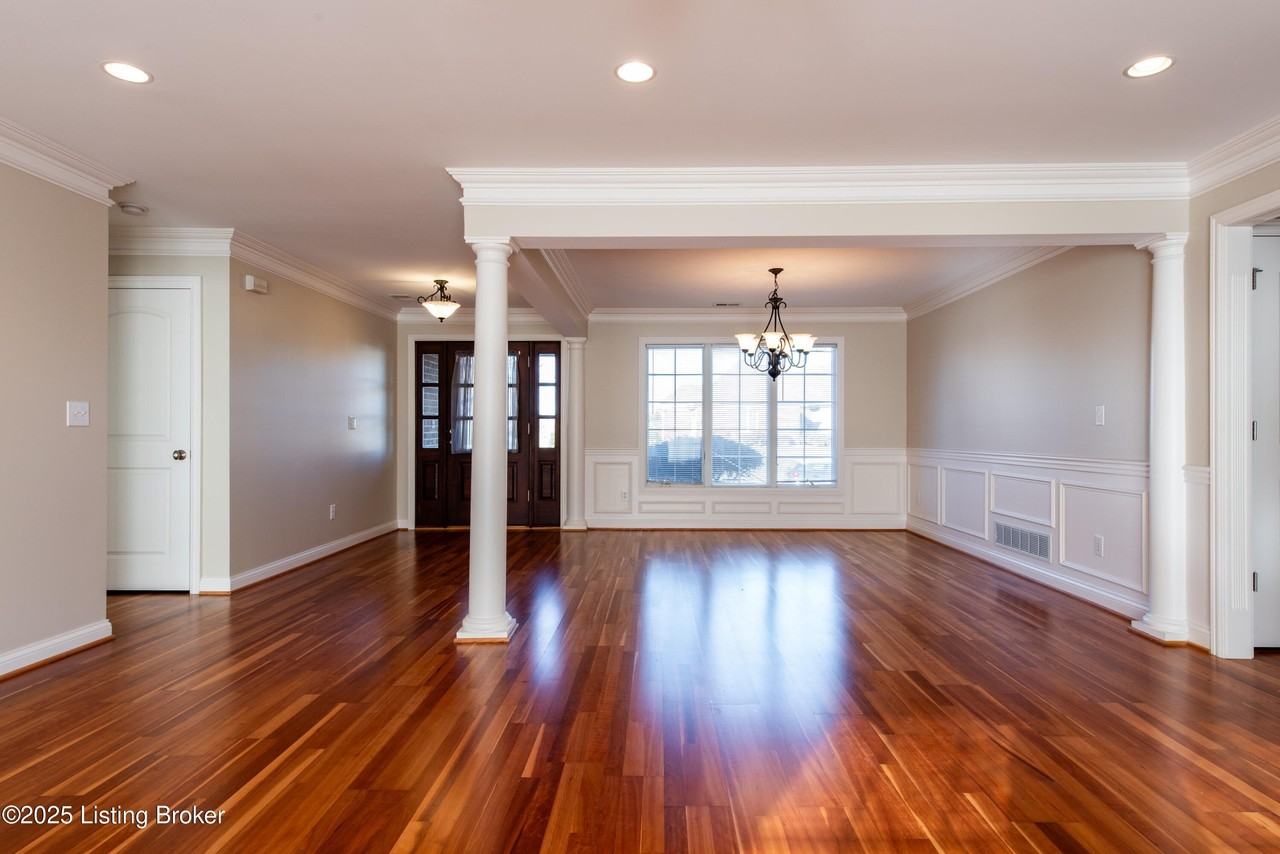 1006 Champions Circle - Photo 4 of 43