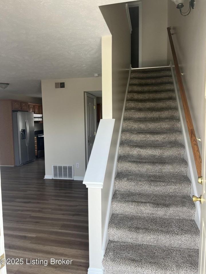 6119 Upper Hunters Trace - Photo 2 of 16