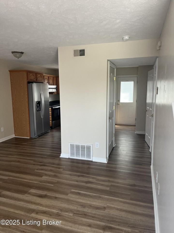 6119 Upper Hunters Trace - Photo 3 of 16