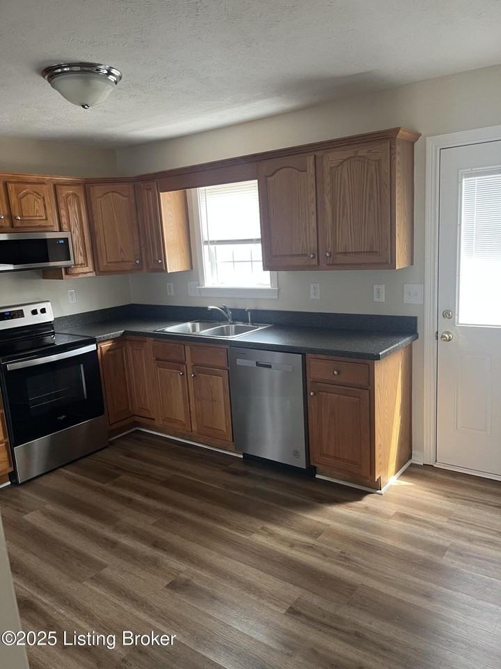 6119 Upper Hunters Trace - Photo 5 of 16