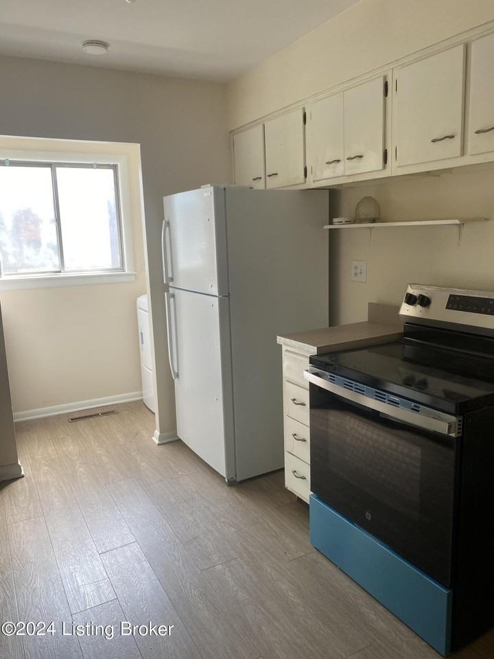 2711 Gardiner Lane - Photo 6 of 20