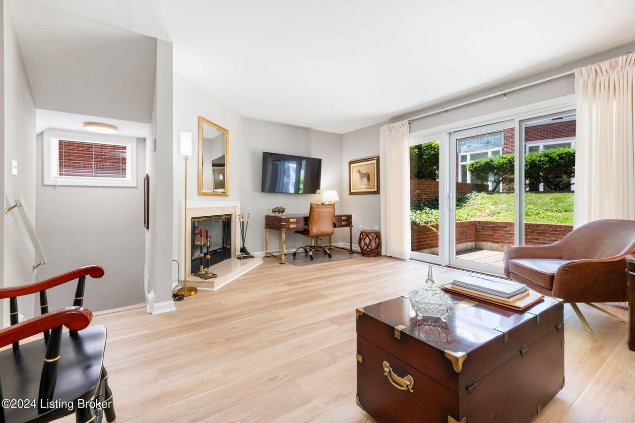 638 S 2nd St Apt 1 #1 - Photo 3 of 48