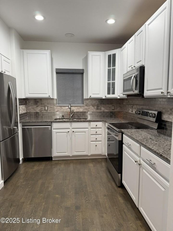 5012 Kames Sq - Photo 3 of 29