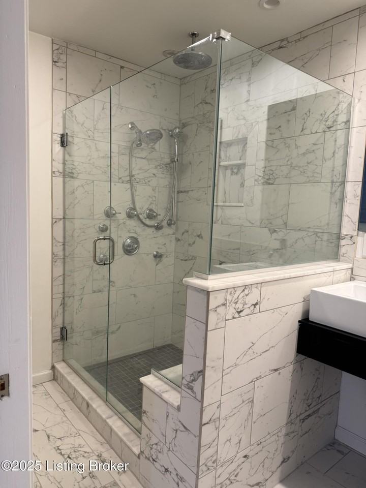 5012 Kames Sq - Photo 4 of 29