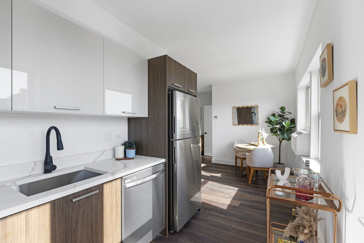 1555 W Hollywood Ave