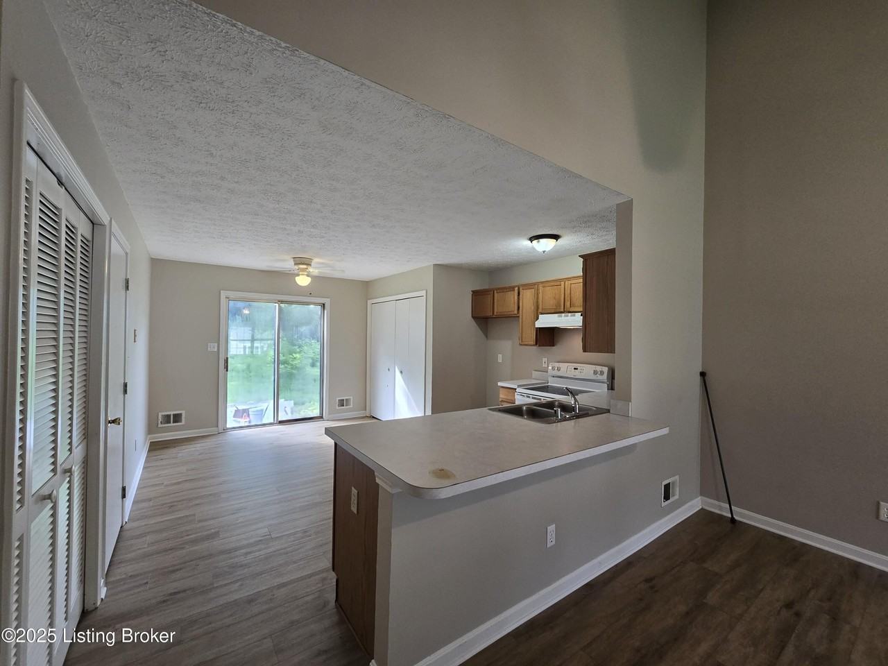 3712 Locust Ave - Photo 5 of 27