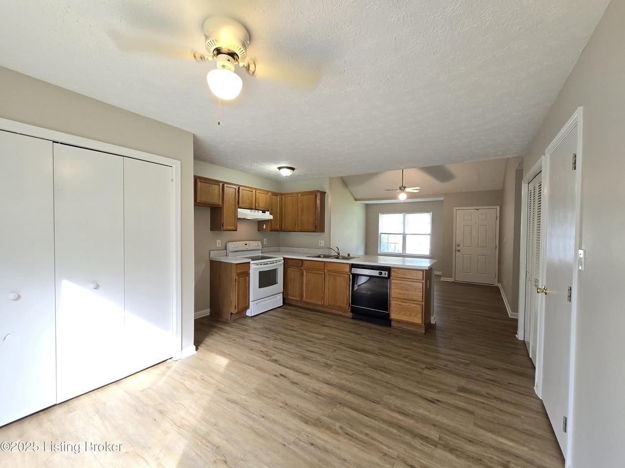 3712 Locust Ave - Photo 7 of 27