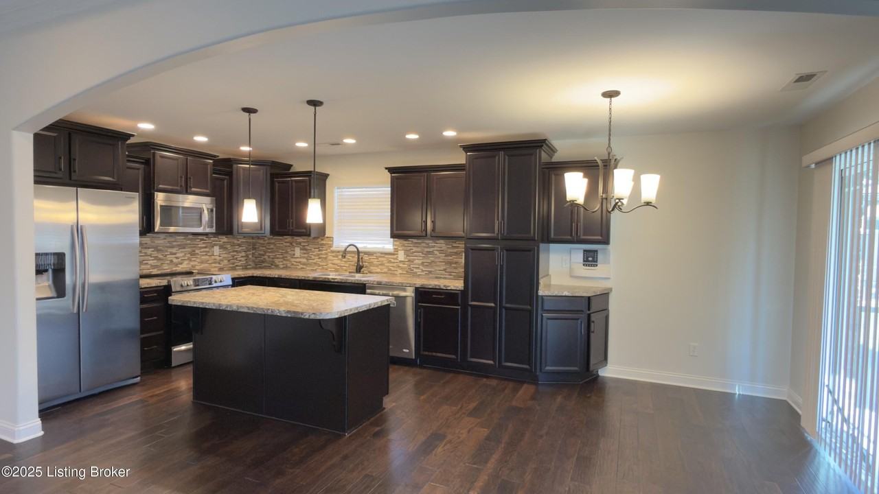 11548 Independence Way - Photo 4 of 12