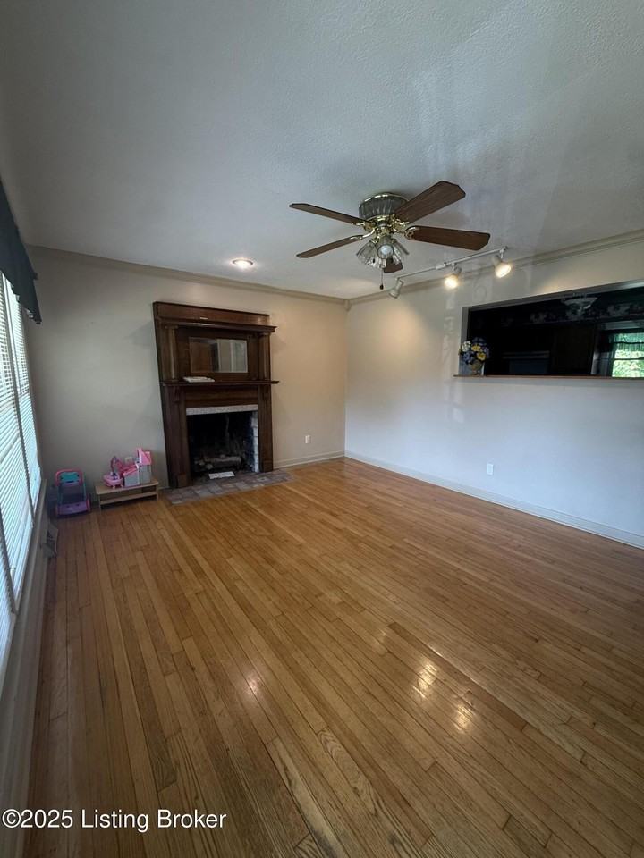 6113 Princess Way - Photo 2 of 12