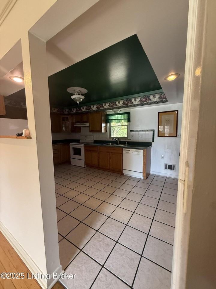 6113 Princess Way - Photo 4 of 12