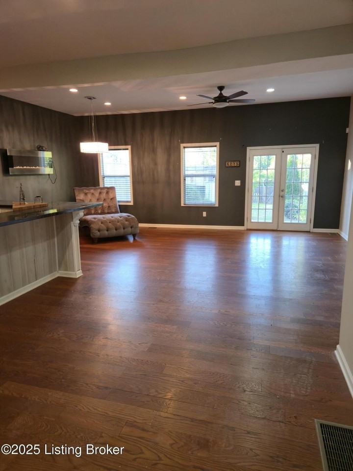 1449 Mellwood Avenue - Photo 4 of 16