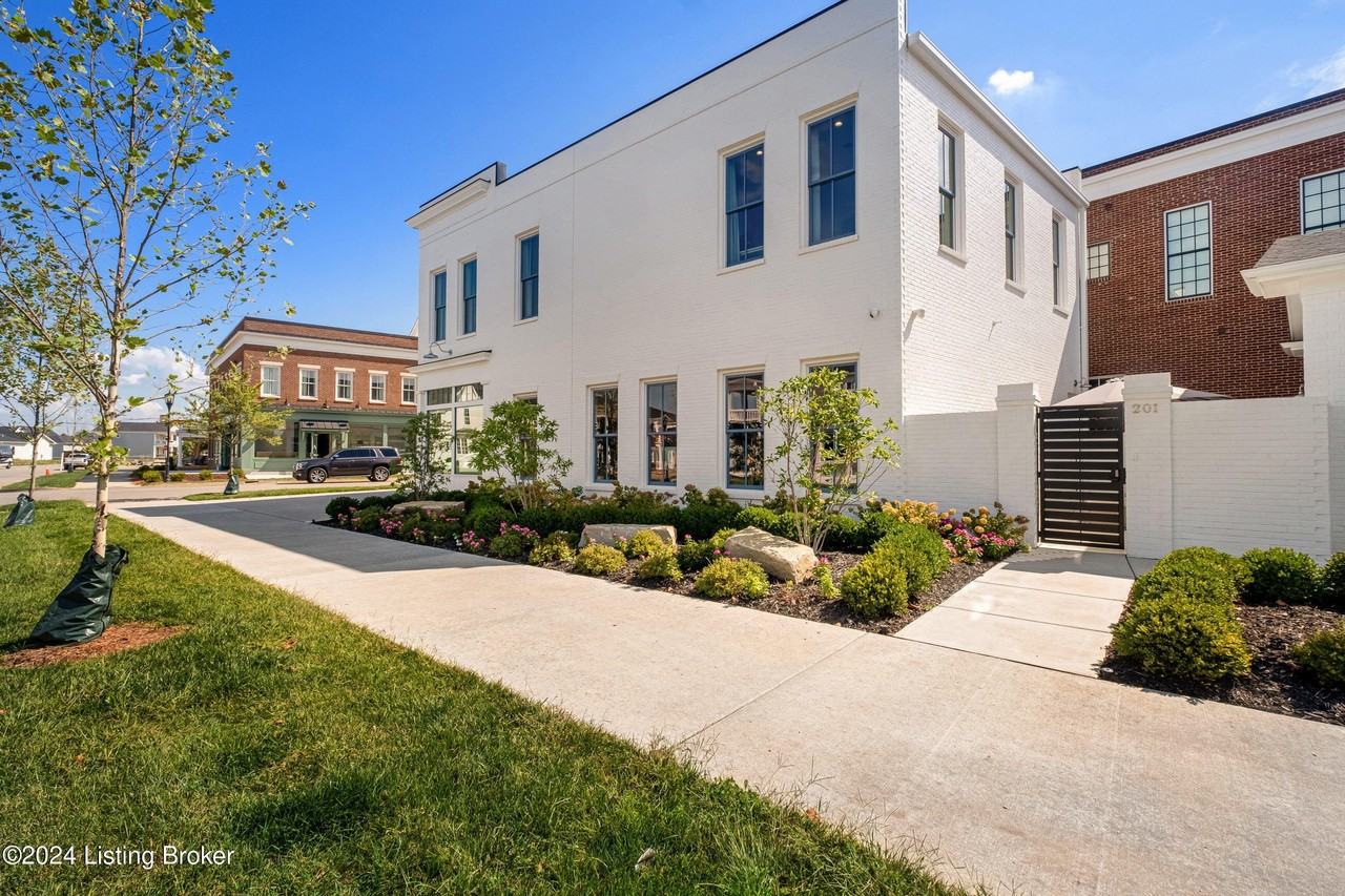 12101 River Beauty Loop #201 - Photo 3 of 43