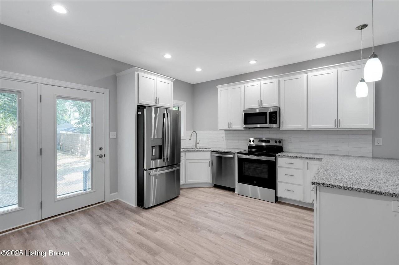 721 Caldwell Street - Photo 3 of 24