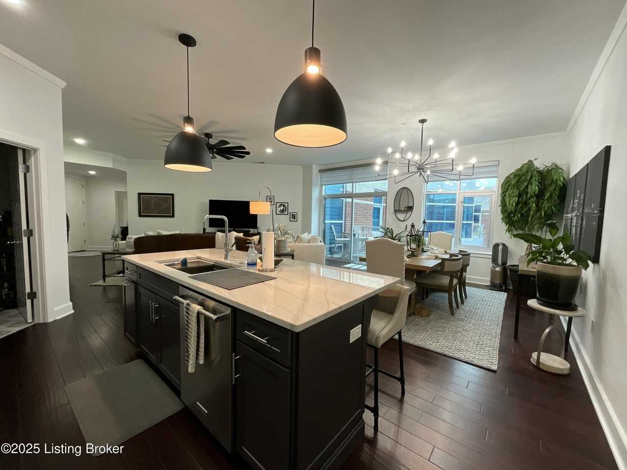 324 East Main Street - Photo 2 of 10