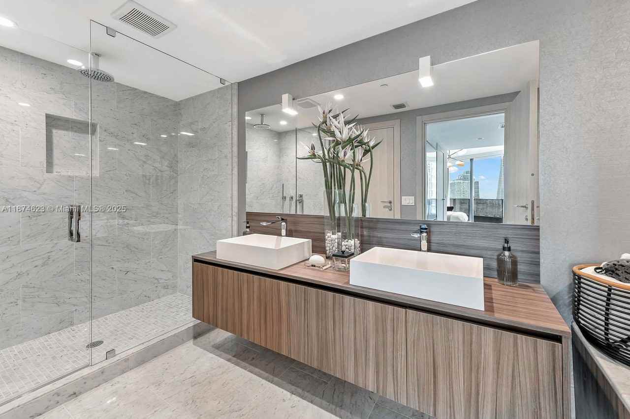 1000 Brickell Ave #2201 - Photo 6 of 8