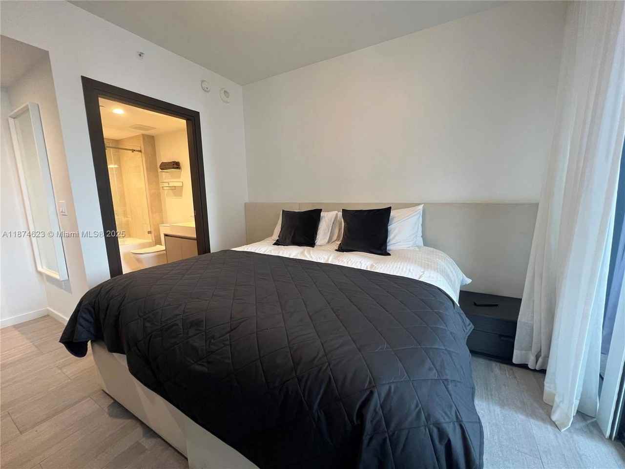 1000 Brickell Ave #2201 - Photo 7 of 8