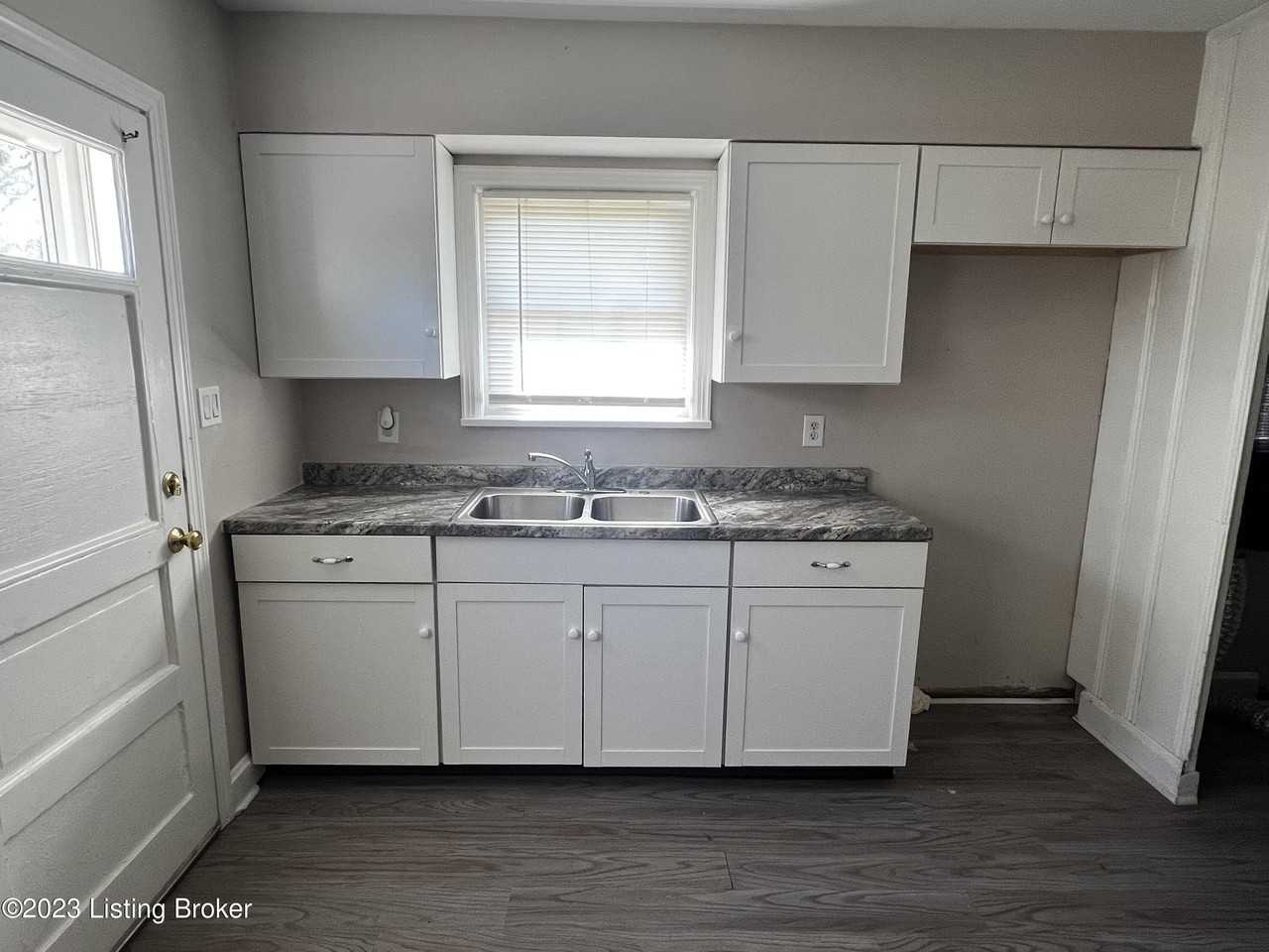 1002 Meadow Hill Rd - Photo 2 of 13