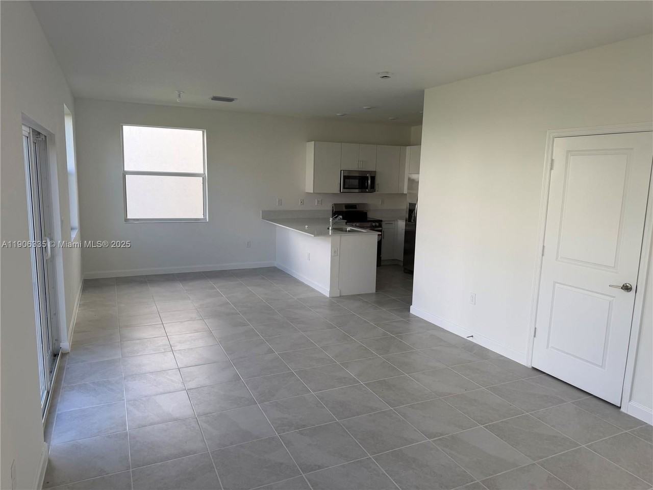 2426 Se 26th Ln - Photo 2 of 8