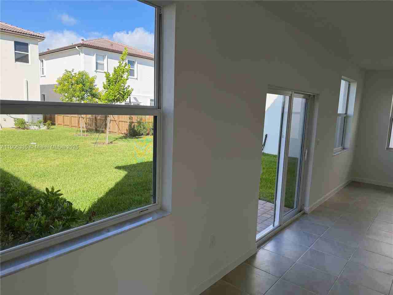 2426 Se 26th Ln - Photo 3 of 8