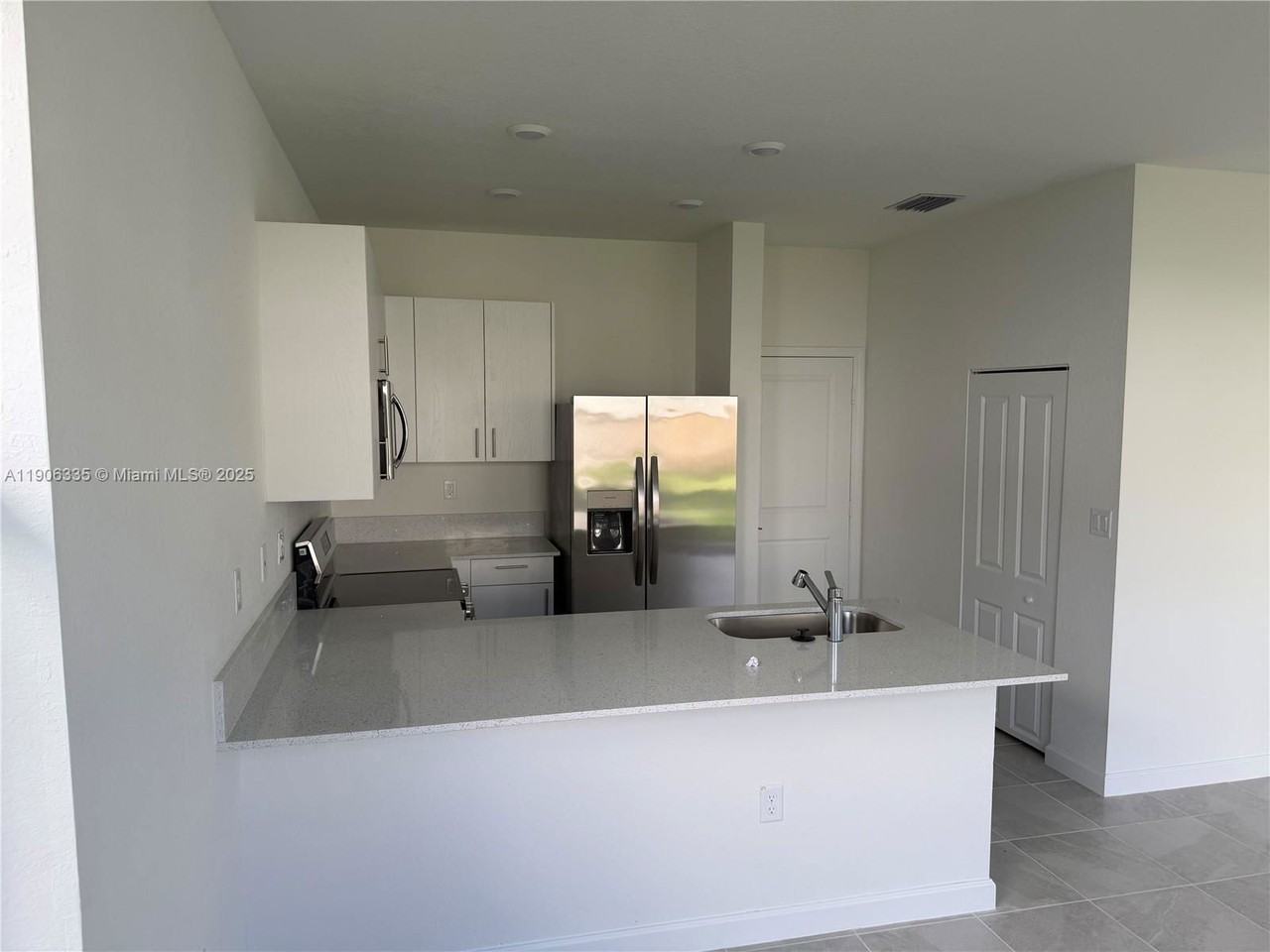 2426 Se 26th Ln - Photo 5 of 8