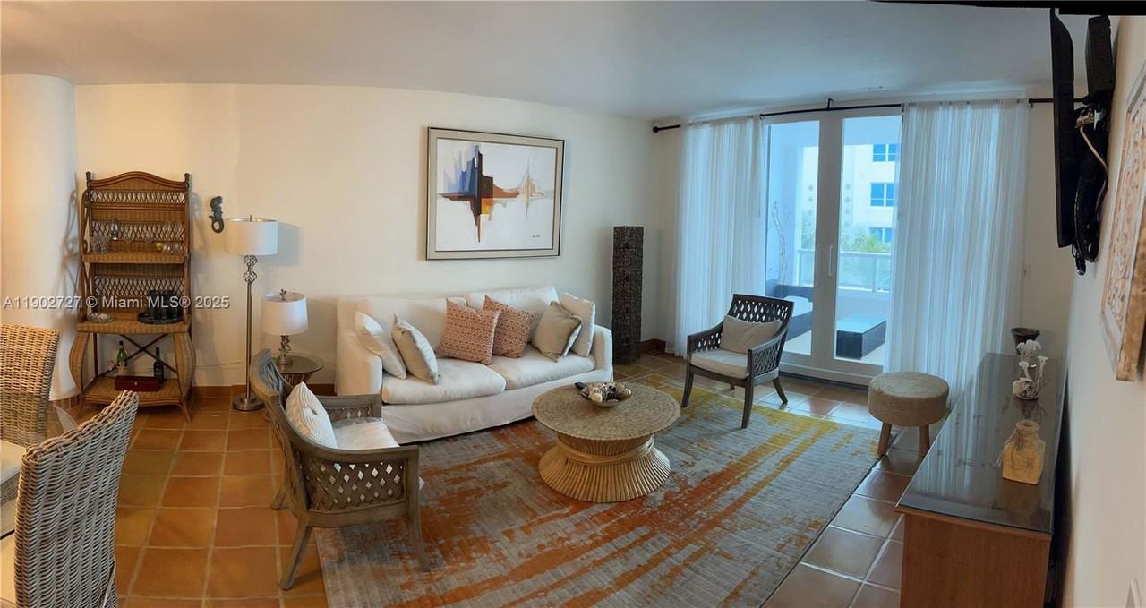 5005 Collins Ave #923 - Photo 3 of 8