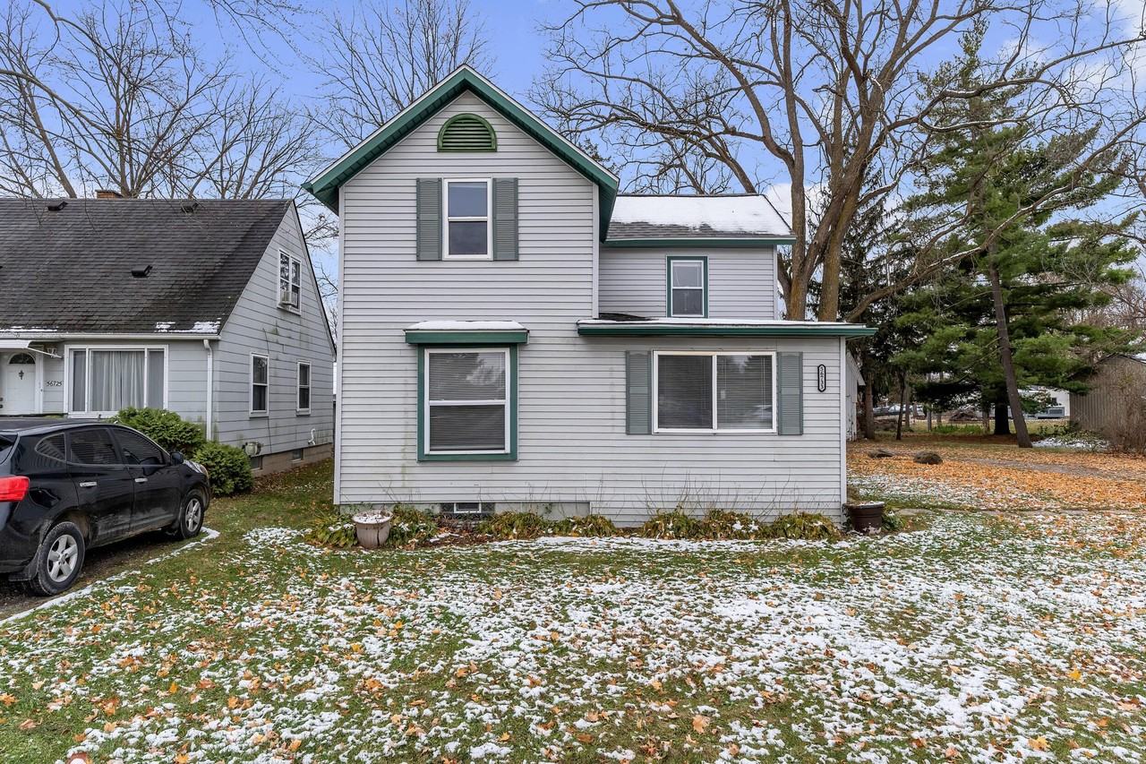 56733 Grand River Ave - Photo 3 of 49