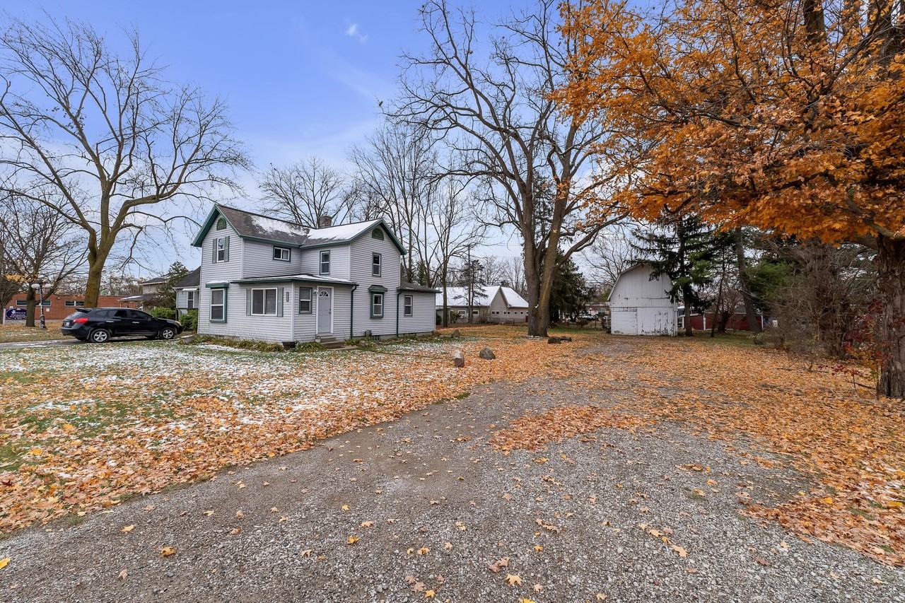 56733 Grand River Ave - Photo 5 of 49