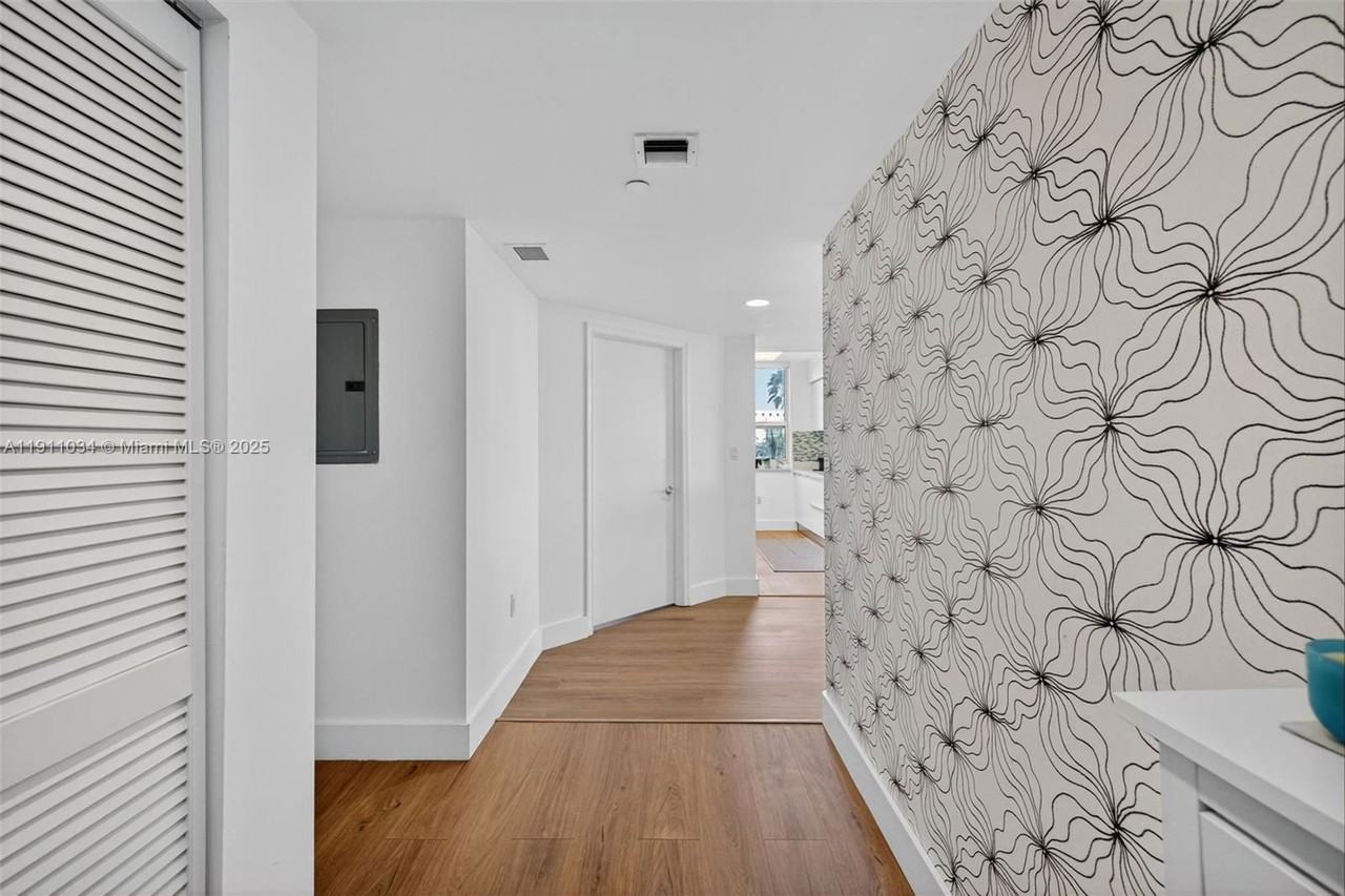 19501 W Country Club Dr #313 - Photo 4 of 8