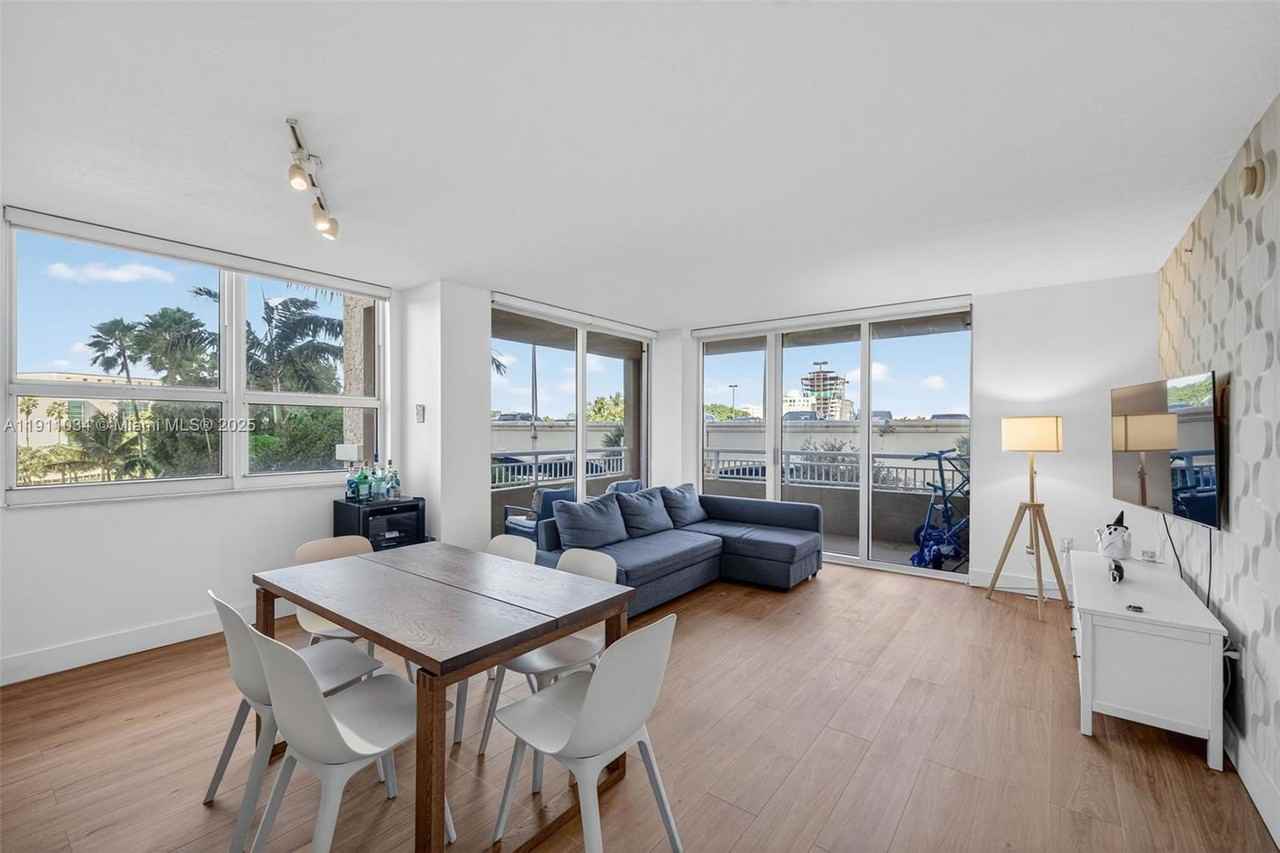 19501 W Country Club Dr #313 - Photo 5 of 8