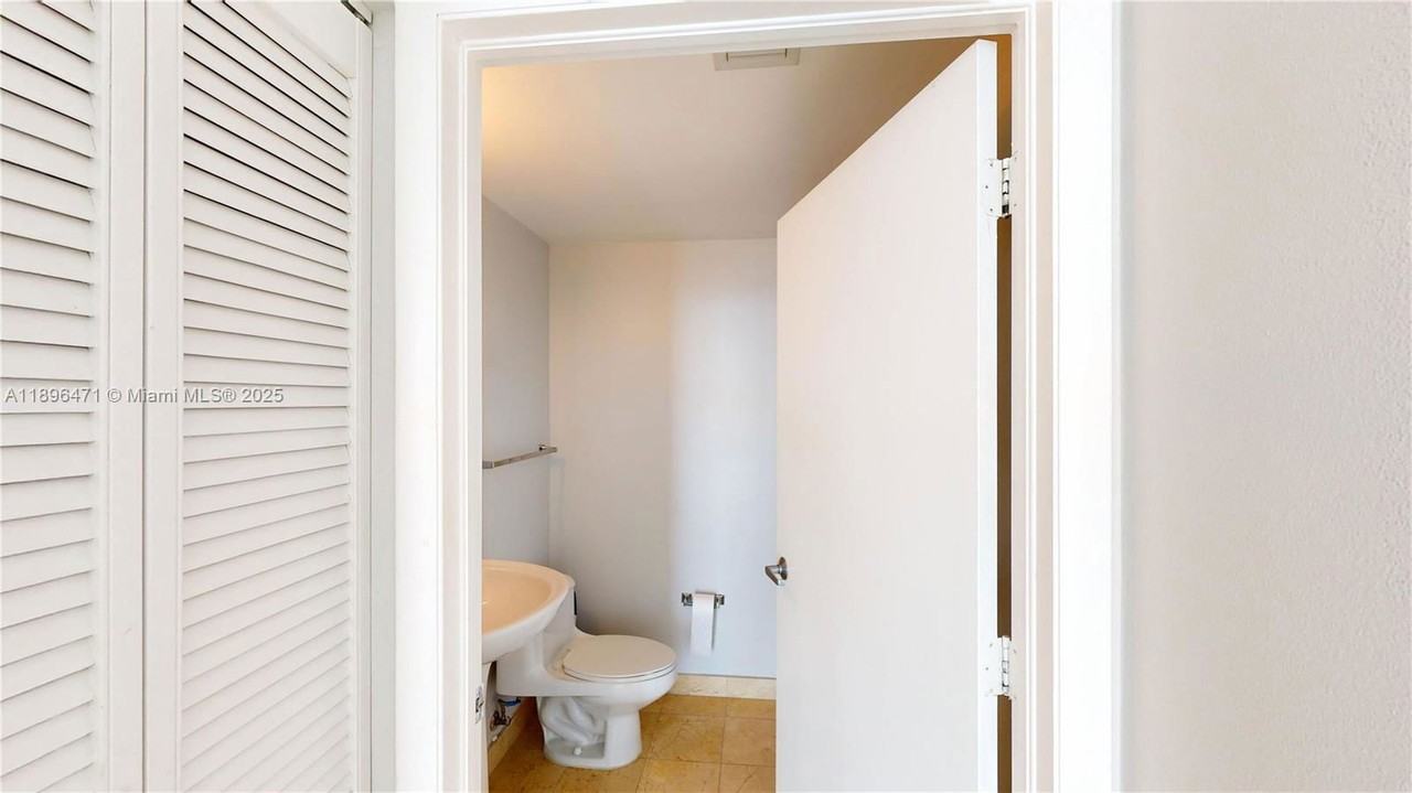 6365 Collins Ave #2904 - Photo 5 of 8