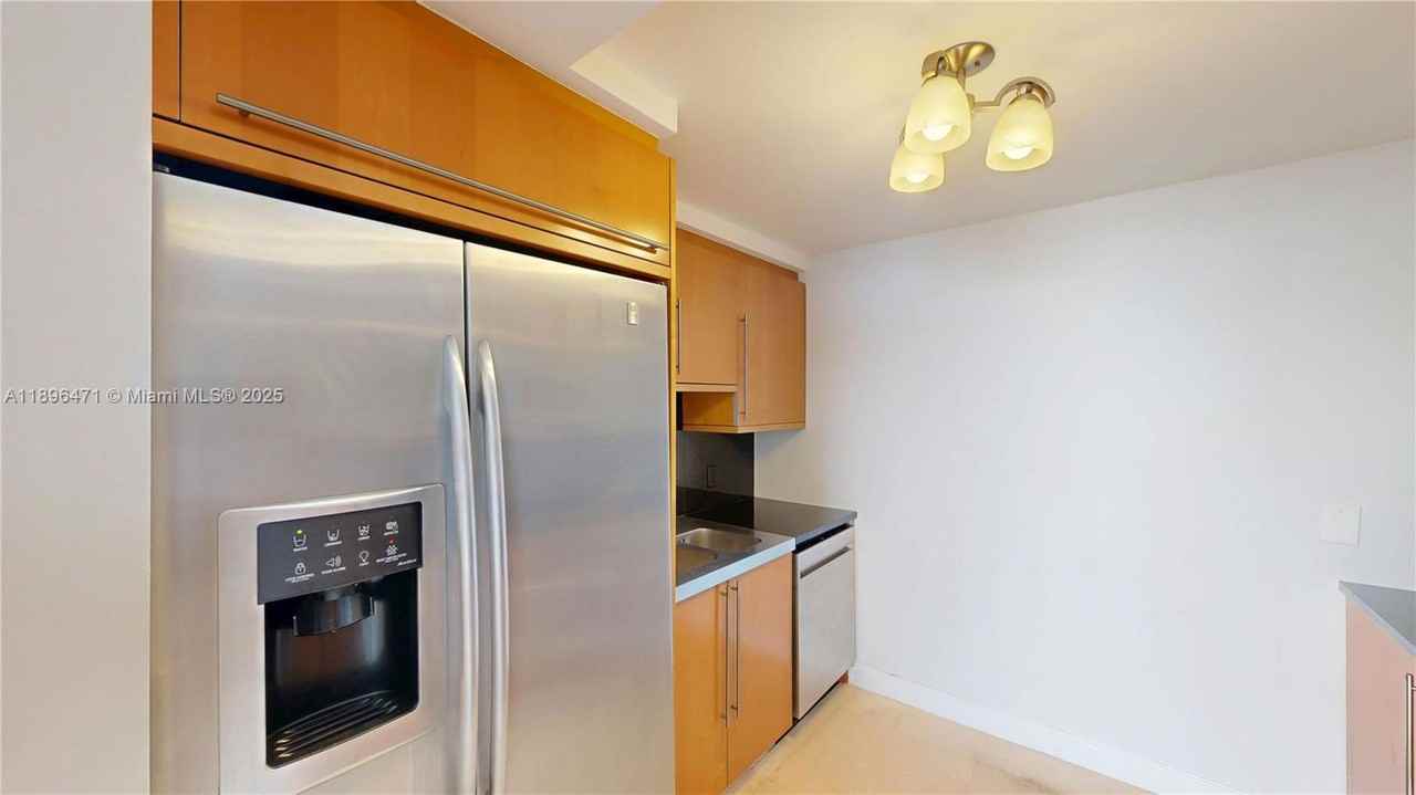 6365 Collins Ave #2904 - Photo 7 of 8