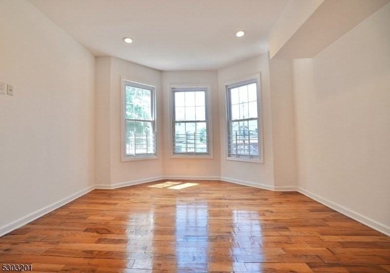 131 Sylvan Ave Apt 2nd - Photo 5 of 9