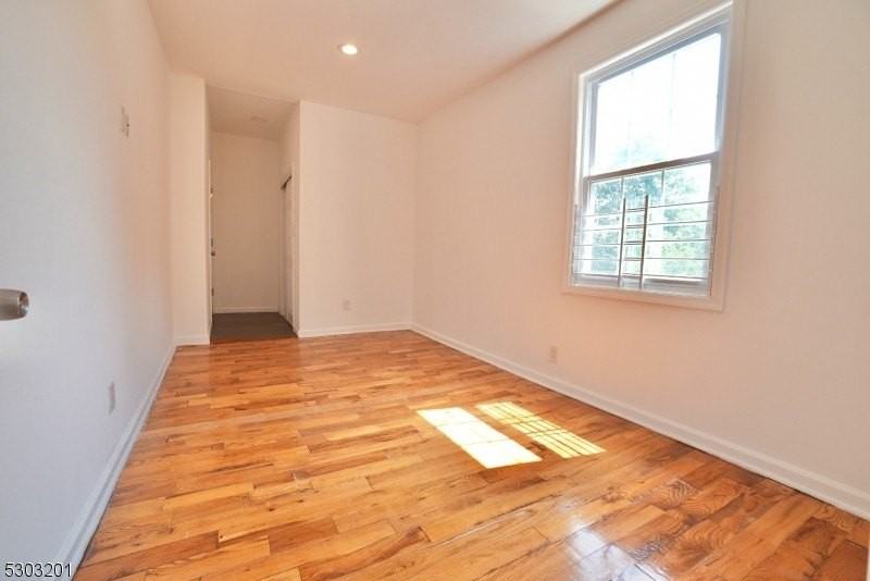 131 Sylvan Ave Apt 2nd - Photo 6 of 9