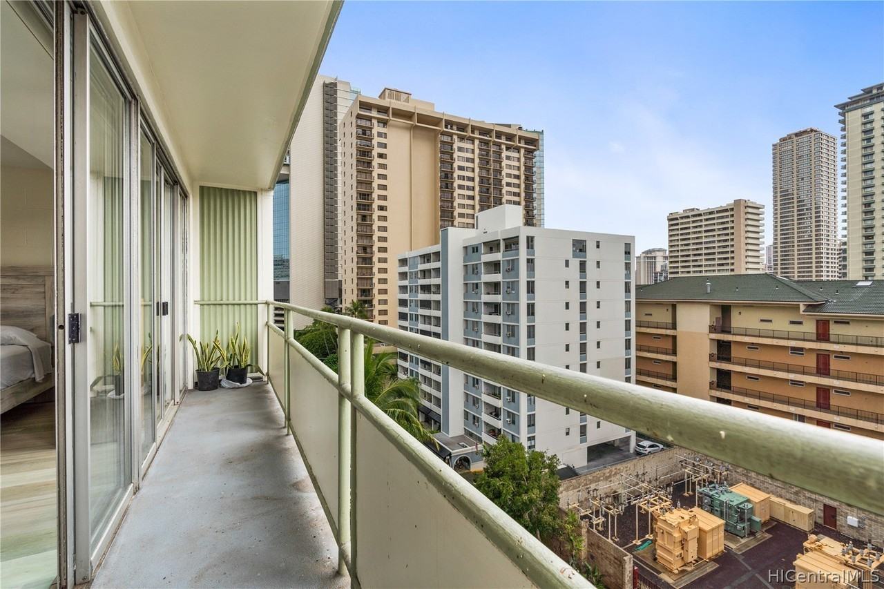 445 Kaiolu Street #905 - Photo 4 of 21