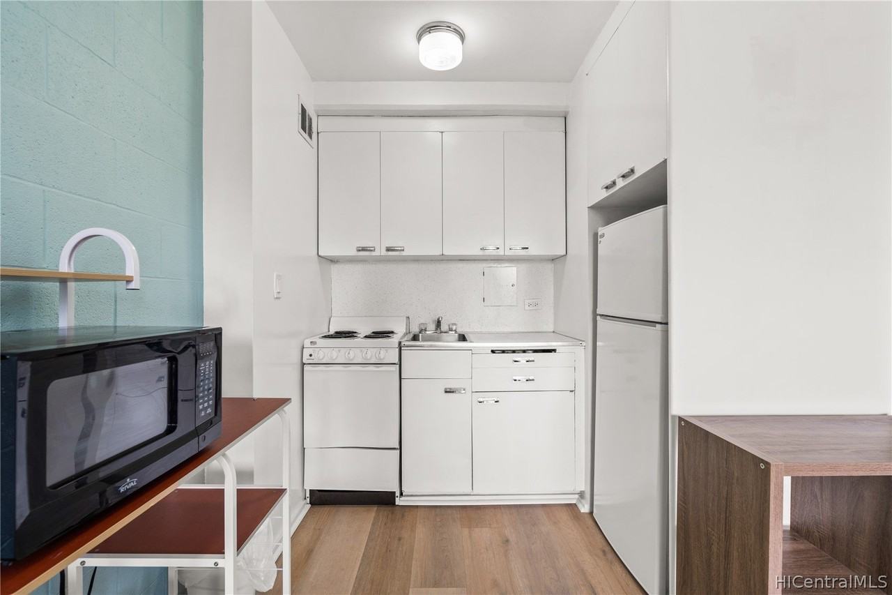 445 Kaiolu Street #905 - Photo 5 of 21