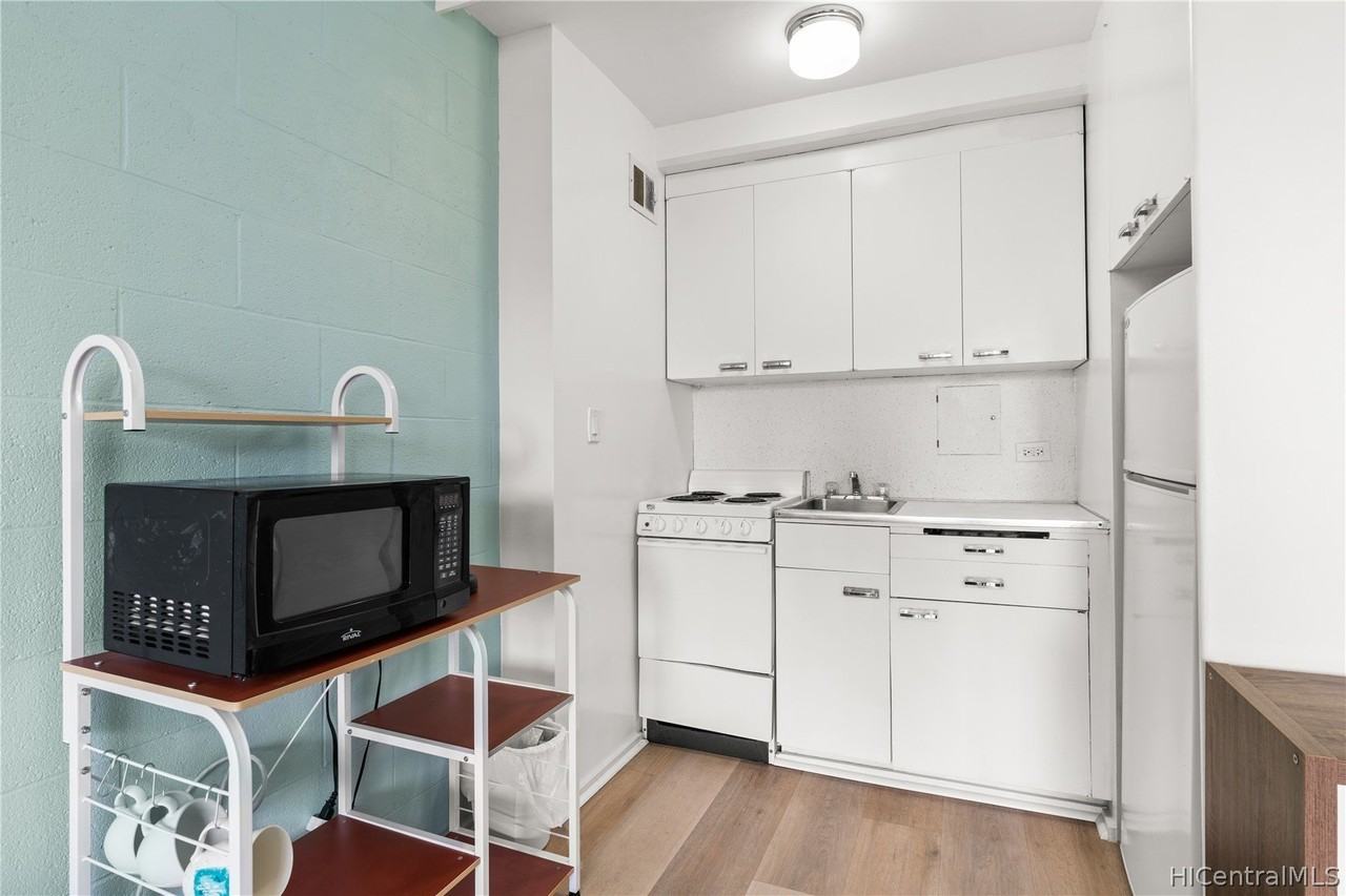 445 Kaiolu Street #905 - Photo 6 of 21