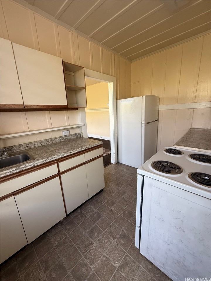 87-163 Palani Street - Photo 4 of 12