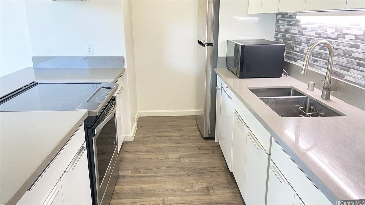 2600 Pualani Way #303 - Photo 6 of 16