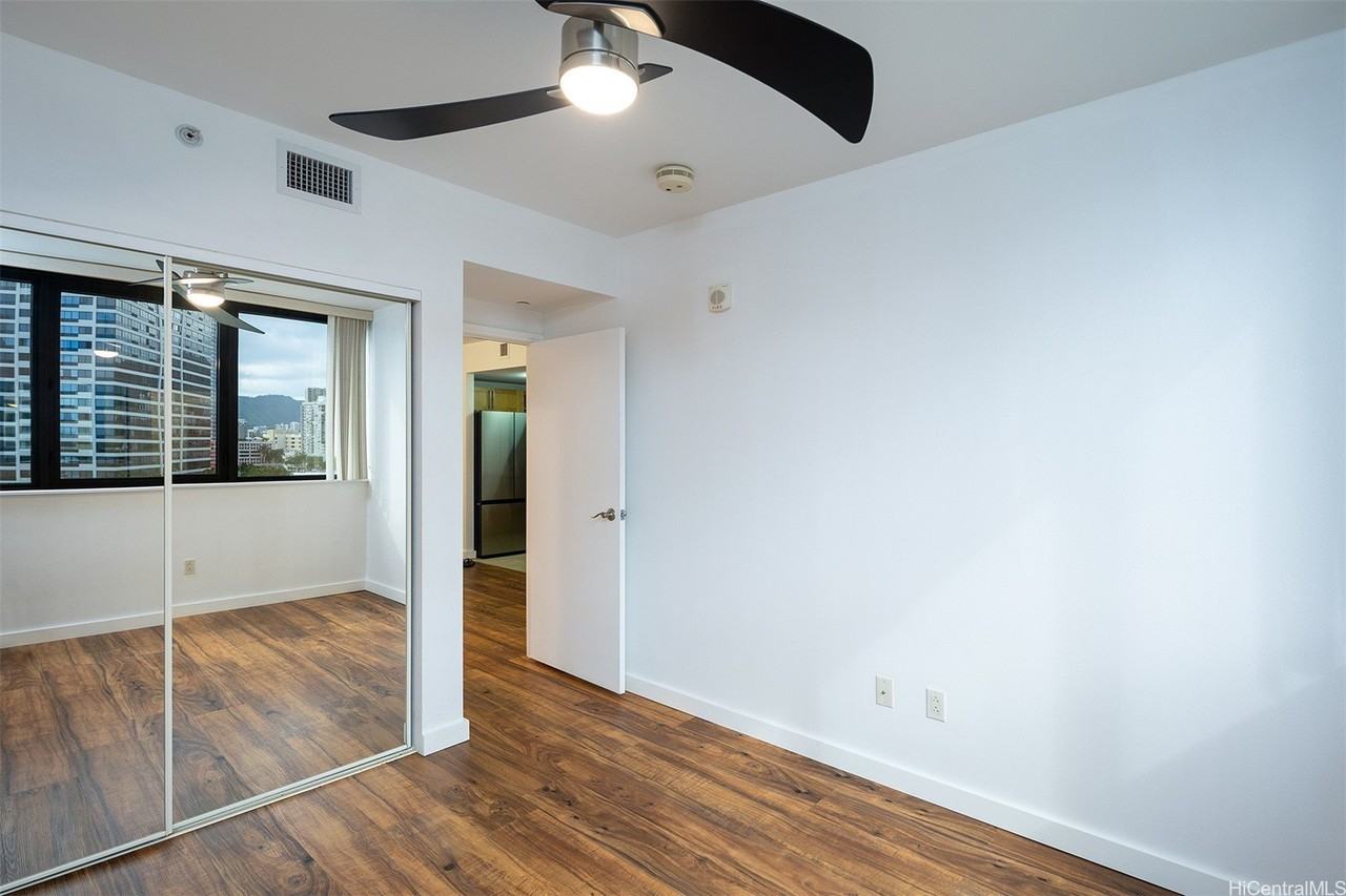 600 Queen Street #909 - Photo 7 of 18