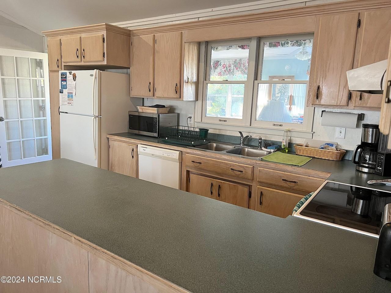 5204 Ocean Drive - Photo 2 of 27