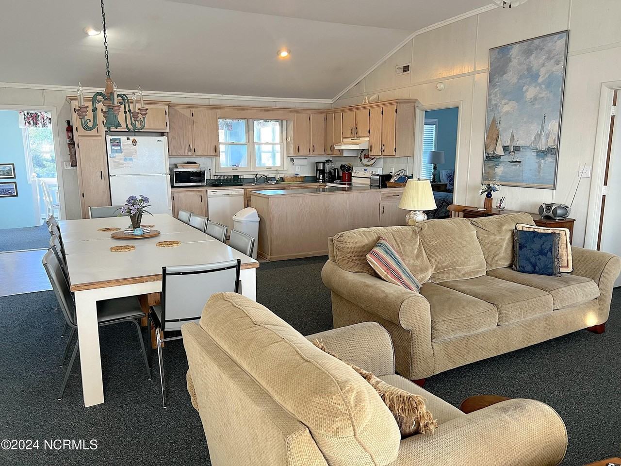 5204 Ocean Drive - Photo 4 of 27