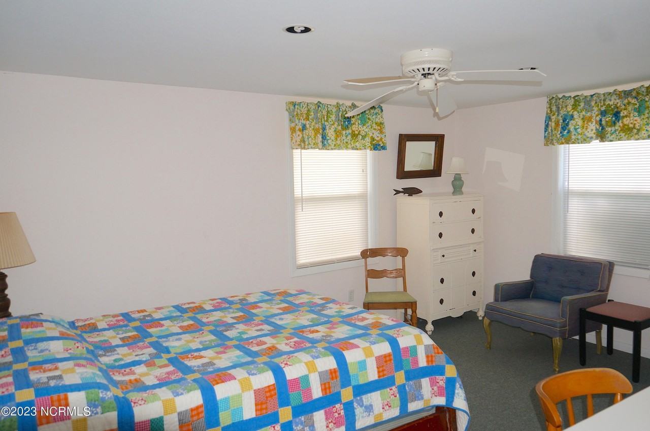 5204 Ocean Drive - Photo 7 of 27