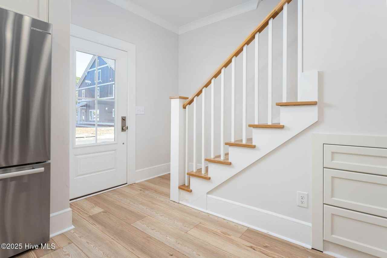 112 Seagate Pl - Photo 6 of 50