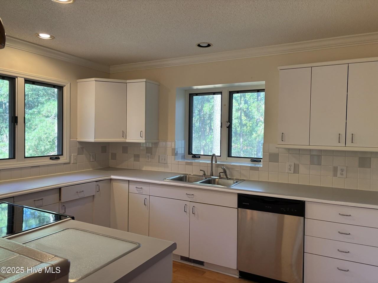 1 Prichard Ln - Photo 7 of 23