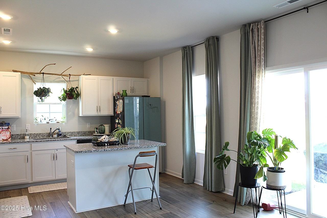 300 Ruby Baird Dr - Photo 4 of 16