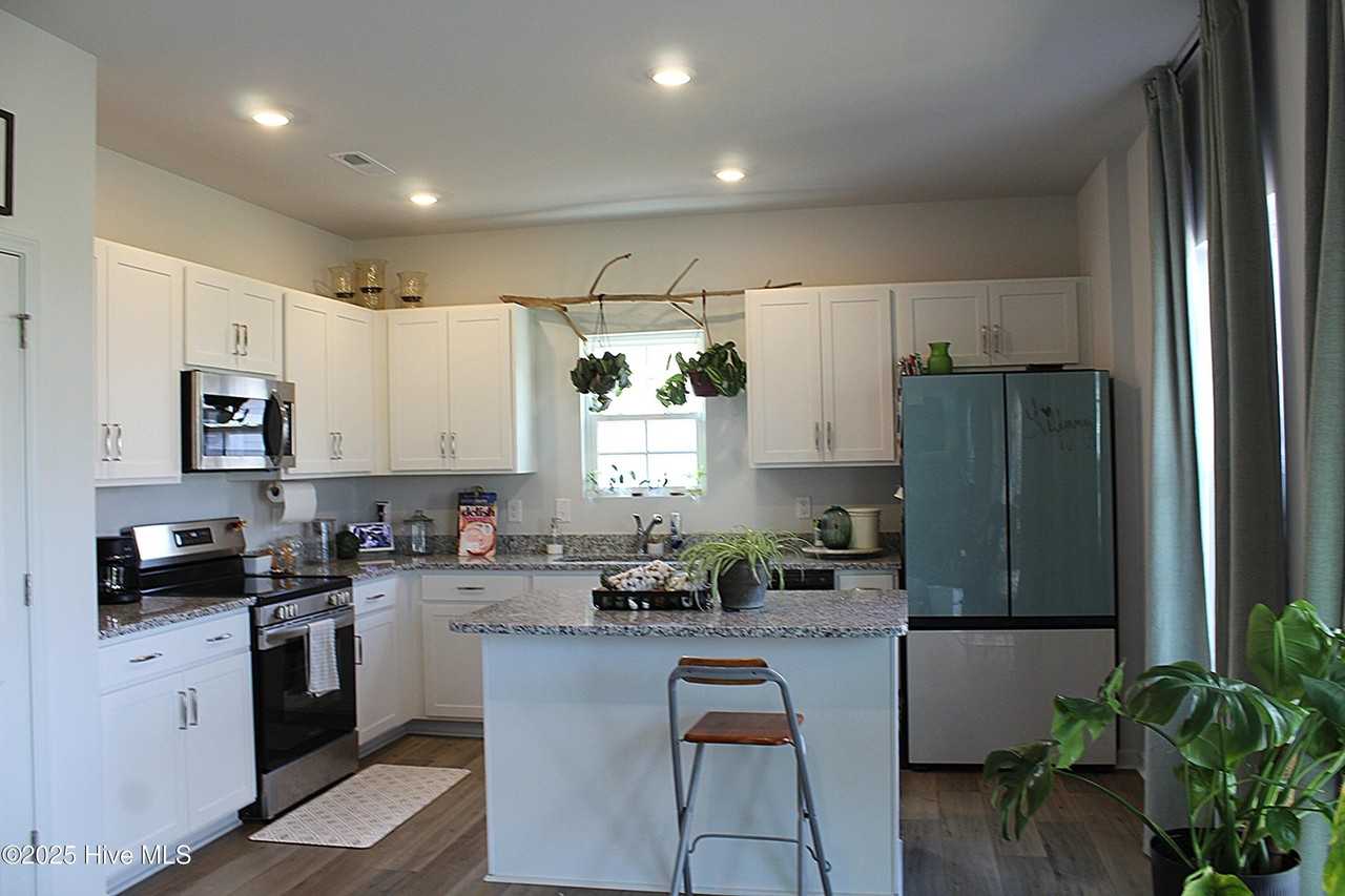 300 Ruby Baird Dr - Photo 5 of 16