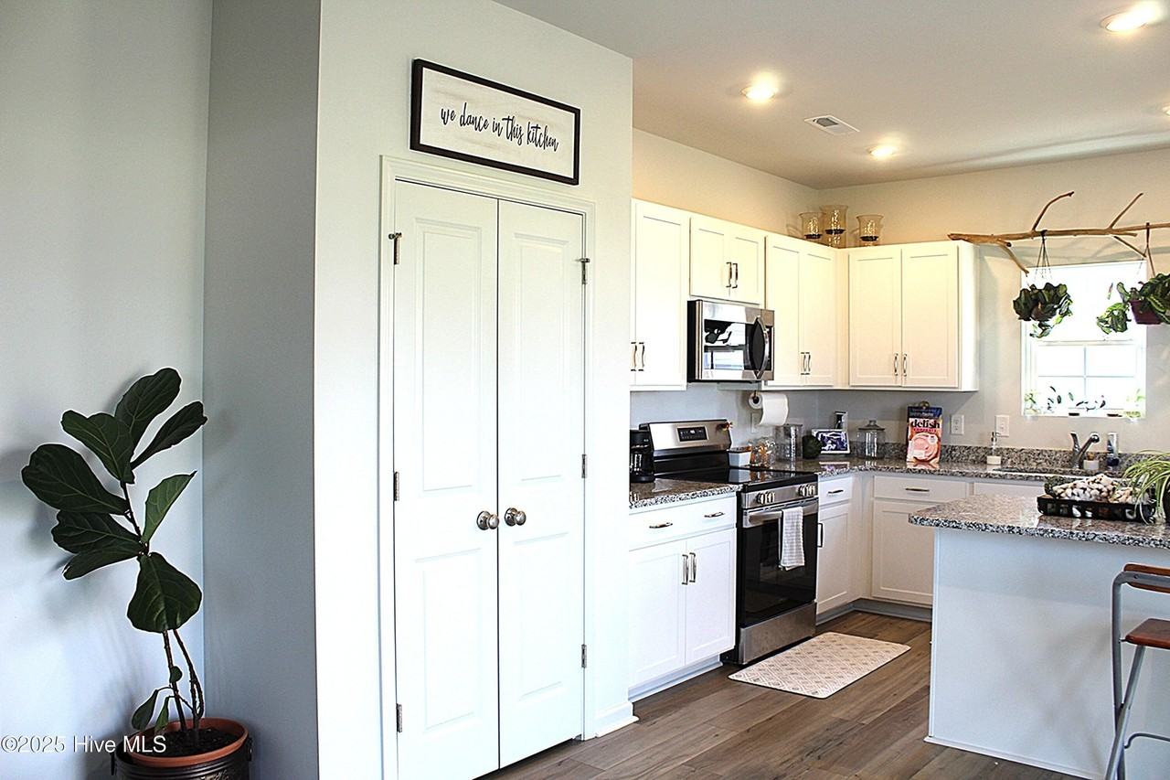 300 Ruby Baird Dr - Photo 6 of 16