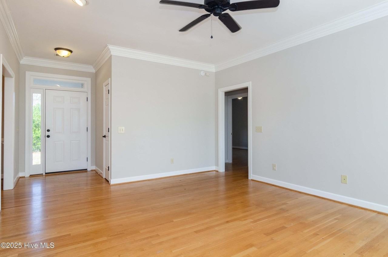 355 Club Ct - Photo 2 of 39