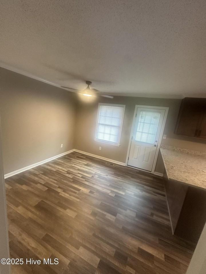 54 Nixon Ave - Photo 4 of 17